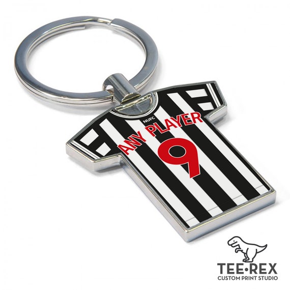 Portachiavi personalizzato con maglia da calcio: portachiavi per tifosi del  Newcastle, portachiavi da calcio per qualsiasi giocatore, ottima idea  regalo. Kit 23/24 Nuovo kit disponibile -  Italia