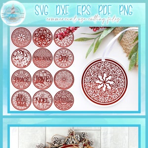 Puede incluir: Un conjunto de 12 diseños de adornos navideños rojos con intrincados patrones de mandalas y varios saludos navideños, que incluyen "Paz", "Alegría", "Creer", "Navidad", "Fa La La La" y "Feliz Navidad".