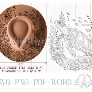 Puede incluir: Sombrero fedora color beige con un diseño de tortuga marina y coral. El sombrero mide 38 cm de alto y 34 cm de ancho. El diseño también está disponible en formatos SVG, PNG, PDF y Word.