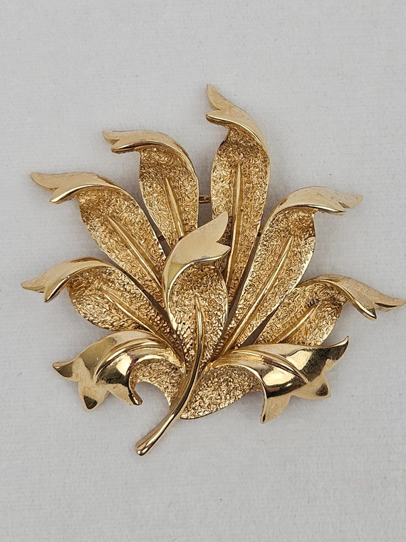 Vintage Crown Trifari Leaf Brooch Pin, Shiny Smoo… - image 2