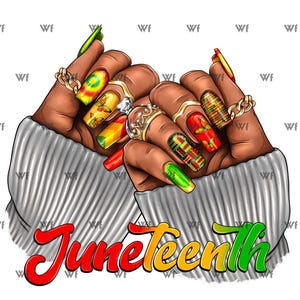 Könnte beinhalten: Zwei Hände mit bunten, gemusterten Nägeln und goldenen Ringen. Die Hände sind ineinander verschlungen und das Wort "Juneteenth" ist in roten, gelben und grünen Buchstaben unter den Händen geschrieben.