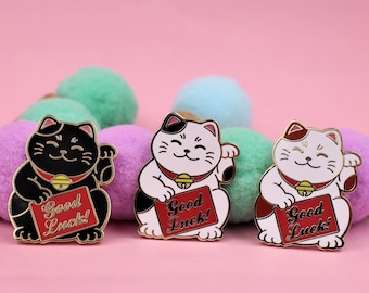 REAL SIC Lucky Cat Pin - Good Luck Waving Cat Enamel Pin Lapel Pins - Cute, Kawaii Good Luck Charm & Gift Accessory for Jackets, Hats.