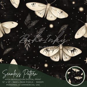 Könnte beinhalten: Nahtloses digitales Muster mit cremefarbenen Motten und Blättern auf schwarzem Hintergrund. Das Design enthält den Text "Boho Inky Blooms" und "Seamless Pattern". Das Muster ist 30,48 cm x 30,48 cm groß und für den persönlichen und kommerziellen Gebrauch.