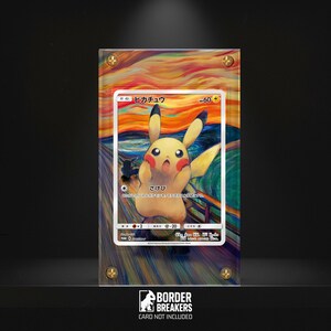 Könnte beinhalten: Eine gerahmte Pikachu-Sammelkarte mit einem Hintergrund, der von Edvard Munchs "Der Schrei" inspiriert wurde. Die Karte zeigt einen gelben Pikachu-Charakter mit schwarzspitzigen Ohren und roten Wangen. Der Rahmen ist aus klarem Acryl mit goldfarbenen Schrauben.
