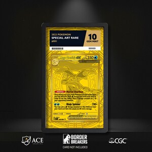Könnte beinhalten: Eine bewertete 2023 Pokemon Mega Greninja ex Sammelkarte in einem schwarzen Kunststoffgehäuse. Die Karte zeigt ein Goldfolien-Design mit dem Text Mortal Shuriken und Ninja Spinner. Das Etikett oben zeigt 2023 POKEMON SPECIAL ART RARE 10 GEM MINT.