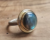 Handgemaakte statement ring HALO labradoriet 14kt geelgoud en zilver 925 schotel plateau ring.