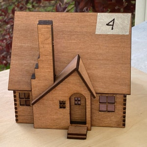 Village House #4 1:48  (1/4 scale)