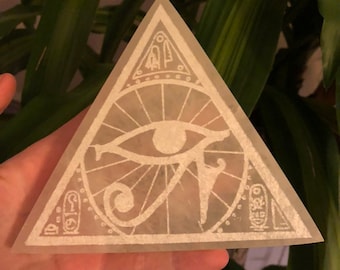 Pyramide de l'oeil d'Horus, décoration égyptienne, autel spirituel, grille de cristal