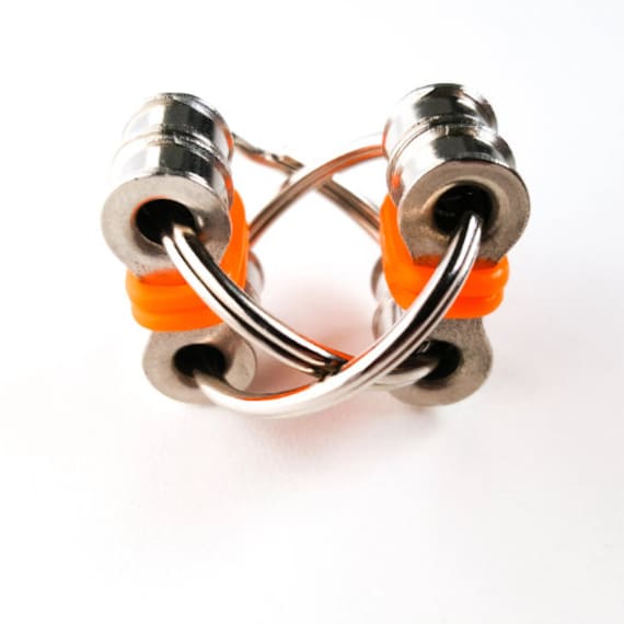 Think Link ™  Fidget Toy for adults children (multiple colors), Quiet Sensory Toy