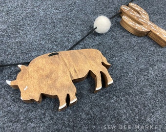 Büffel & Kaktus Girlande - Holzskulptur für Kinderzimmer oder Baby shower - Bison, Kakteen, Rinderschädel Girlande