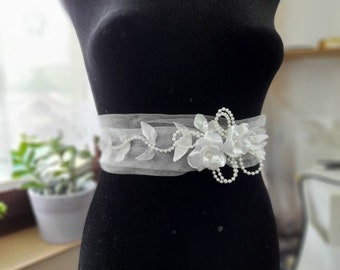 Wedding tulle belt white flowers and pearls Floral sash Bridal belt Boho wedding  Wedding sash Bridal dress belt