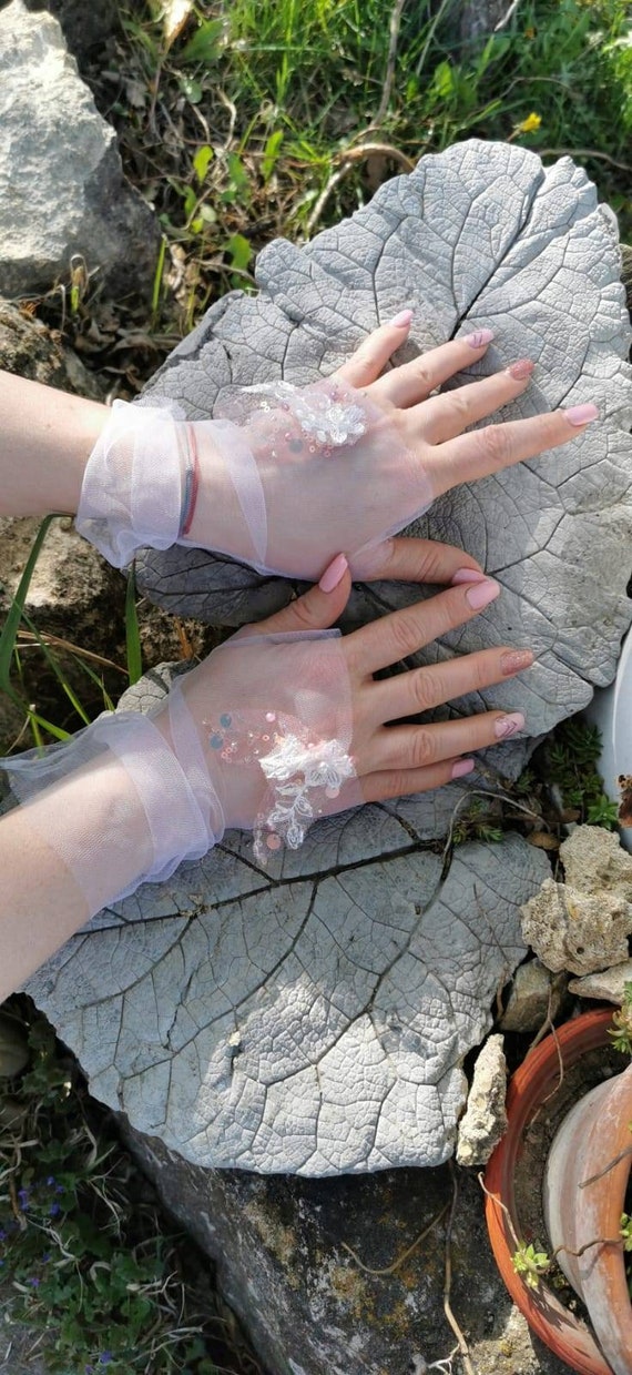 Guanti da sposa lunghi senza dita in pizzo, maniche in pizzo staccabili, abiti da sposa separati su misura - Italia