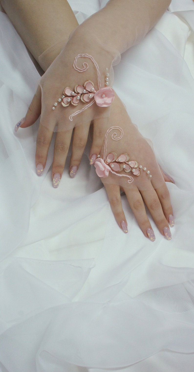 Bridal Tulle Gloves Nude Mesh Gloves 3D Fabric Flowers Fingerless Wedding Gloves Boho Bride