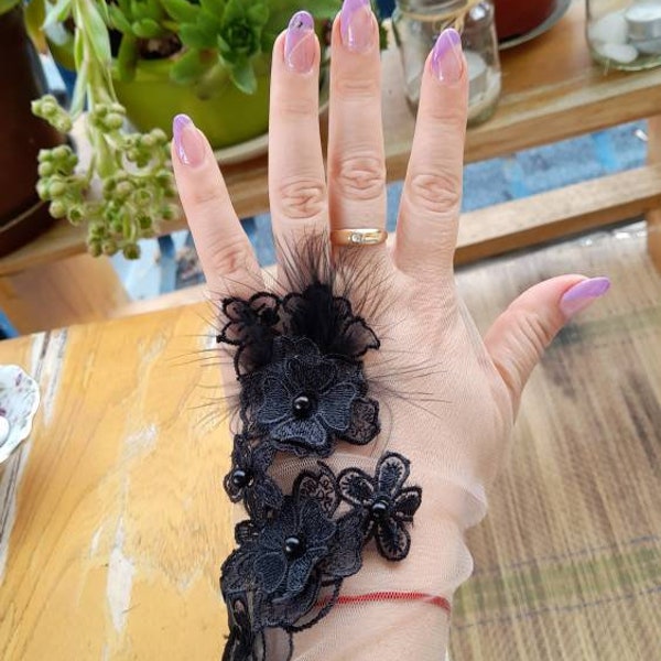 Tulle de mariée Gants en maille de dentelle noire Gants de mariage sans doigts Boho Sheer Accessoires de mariée Fleur 3D Dentelle Plume