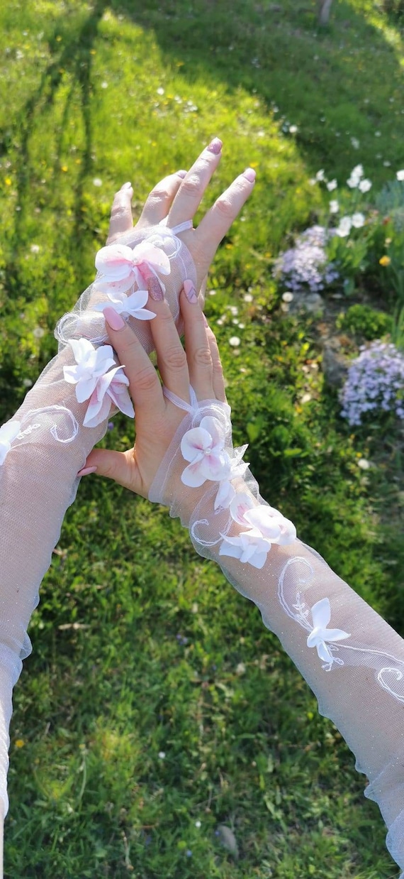 ウェディングアクセサリー GANISONG Bridal Flower Garden Gloves White Mai - Floral Lace Bridal Gloves — NK Bride