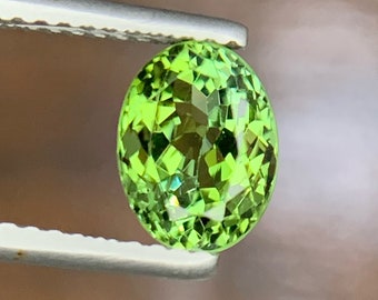 Green Tourmaline Gemstone: 1.90 CT Faceted Oval Ring Stone