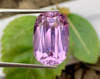 15.00 CT Pink Kunzite Gemstone: Oval Faceted Loose Stone