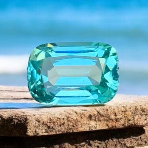 Turmalina Laguna Azul: Piedra preciosa tallada en forma de cojín de 2,85 quilates, piedra natal de octubre