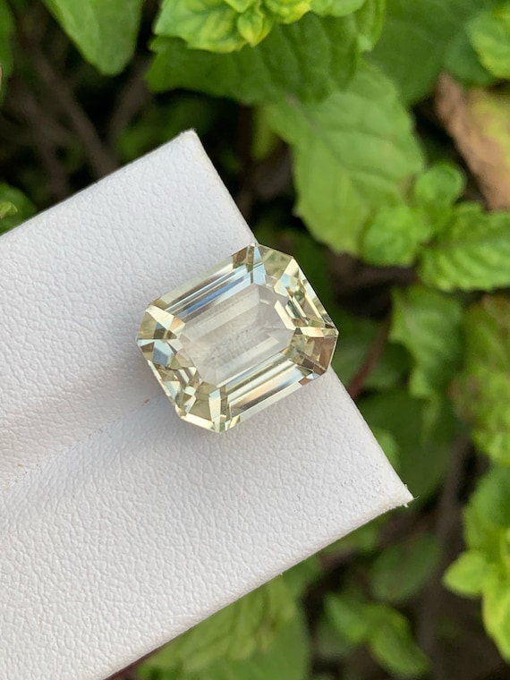 Peach Triphane Kunzite Gemstone: Emerald Cut, 11.40 Carats