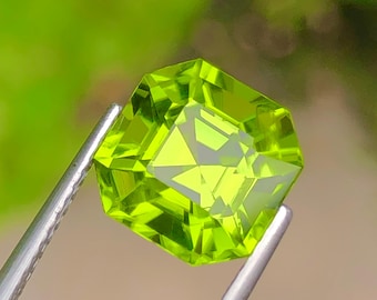Natural Peridot Gemstone: Fine Clarity Asscher Cut, 4.60 Carats