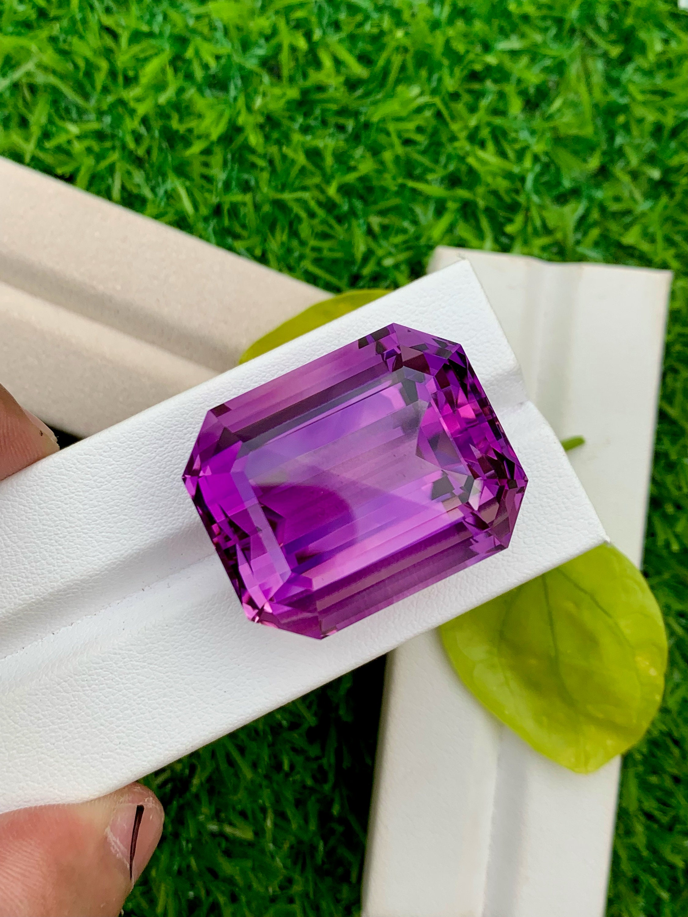 Sahiba Gems Zircone Cubico Ovale Viola 11.15 Ratti (10 Carati) - Pietra Preziosa Sciolta Per Gioielli - Qualità Pura Brillantezza - 2