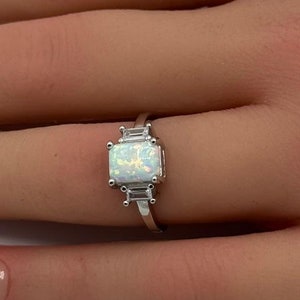 2.00 Karat Smaragdschliff 3 Stein drei Stein Solitär Art Deco Hochzeit Verlobung Brautring Strahlender Diamantschliff CZ 925 Sterlingsilber