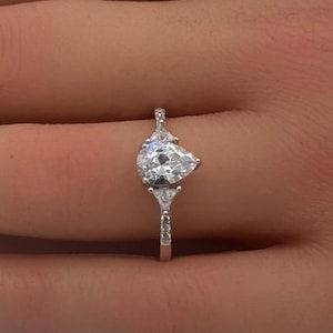 1.80 Carat Teardrop Pear Triangle Three Stone Art Deco Engagement Wedding Bridal Ring Round Diamond CZ Accent 925 Sterling Silver New Design