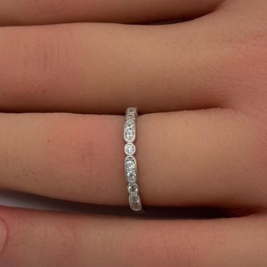 2,5 mm Half Eternity Art Deco Wedding Band Pave Round Diamond CZ Eternity Stackable Band 925 Sterling Silver Band Fidanzamento Nuziale Stack