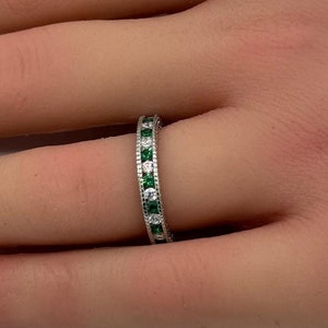 Jonc Art déco 3 mm canal rond diamant vert émeraude CZ éternité empilable en argent sterling 925 mariage fiançailles mariée empilable éternité