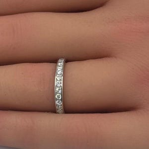 Anello di fidanzamento in argento sterling 925 con diamante rotondo Art Déco da 3 mm, simula l&#39;eternità completa, impilabile