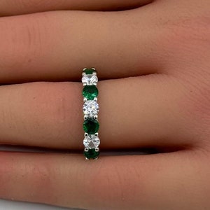4mm 7-Stone Art Deco Band Round Emerald Green Diamond CZ Eternity Stackable Band 925 Sterling Silver Wedding Band Engagement Bridal Stacking