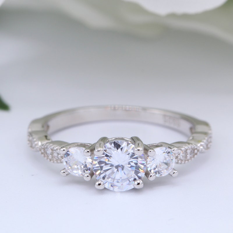 Retro Ring with Inlaid Stones