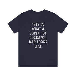 Cockapoo Dad Shirt, Cockapoo Shirt, so sieht ein Super Hot Cockapoo Dad aus Jersey T-Shirt, Cockapoo Geschenke, Hund Dad Vatertag Shirt