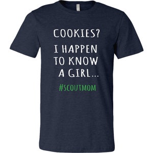 Koekjes? T-shirt I Happen To Know A Girl - shirt padvinder moeder, shirt koekjesdealer, shirt koekjesdeal, seizoen koekje, T-shirt scout moeder afbeelding 7