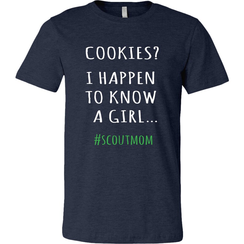 Koekjes? T-shirt I Happen To Know A Girl - shirt padvinder moeder, shirt koekjesdealer, shirt koekjesdeal, seizoen koekje, T-shirt scout moeder afbeelding 7