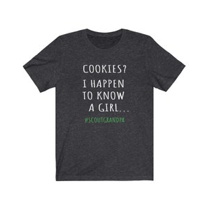 ¿Galletas? Camiseta "Conozco a un abuelo de Girl Scouts", camiseta de "Abuelo de Girl Scouts", camiseta de "Comerciante de Galletas", temporada de galletas, camiseta de "Abuelo Scout" imagen 4