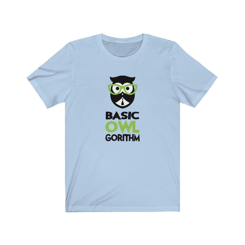 Puede incluir: Camiseta azul claro con un b&uacute;ho negro y verde con gafas y el texto "BASIC OWL GORITHM"