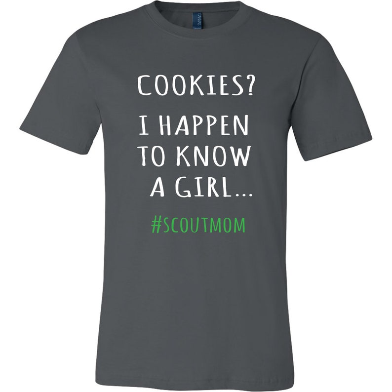 Koekjes? T-shirt I Happen To Know A Girl - shirt padvinder moeder, shirt koekjesdealer, shirt koekjesdeal, seizoen koekje, T-shirt scout moeder afbeelding 4