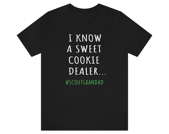 Ich kenne einen süßen Kekshändler Scout Grandad Unisex Jersey T-Shirt, Pfadfinderin Grandad Shirt, Keksdealer, Kekssaison, Scout Grandpa Tee