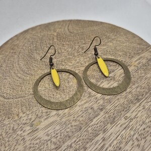 Ref. . 01- bronze metal earrings with yellow enamel sequins