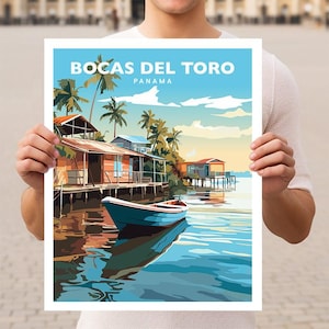 Puede incluir: Una ilustración colorida de una escena tropical con palmeras, casas de madera sobre pilotes y un barco azul en el agua. El texto "Bocas del Toro, Panamá" está en la parte superior de la imagen.
