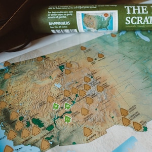 63 National Parks Scratch Off Travel Map by Mappinners immagine 2