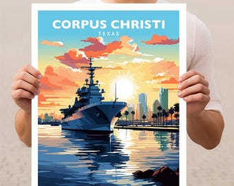 Puede incluir: Un póster con una ilustración estilizada de Corpus Christi, Texas. La obra representa un barco de la marina en el agua, con un paisaje urbano y palmeras en el fondo. El cielo es un degradado de azul, naranja y amarillo.