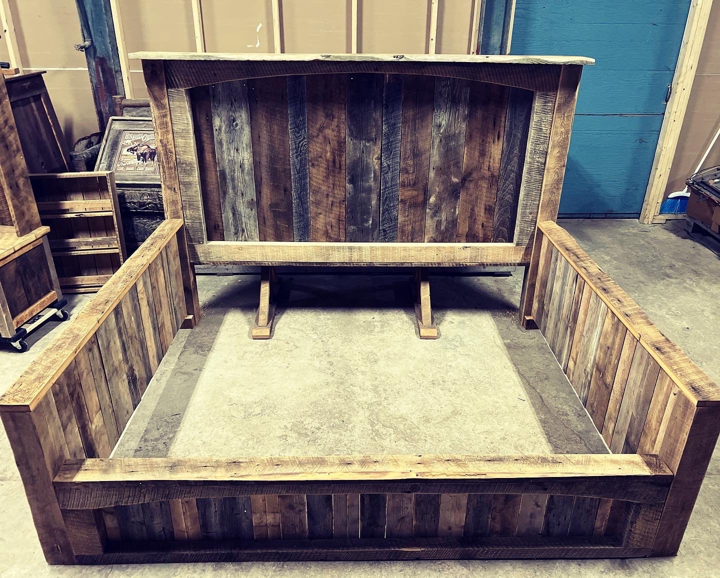 Reclaimed wood 2024 daybed with trundle
