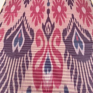 Tela de algodón Ikat: Estampado floral, morado y rosa - Por metro