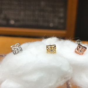 Thai painting flower with brilliant Swiss cut CZ diamond 18g / 16g forward helix,helix,tragus,conch,flat,rook,ear and medusa piercings