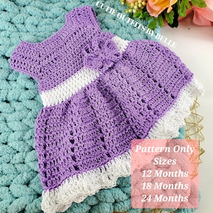 Peut inclure: Patron de robe pour bébé en crochet, de couleur violette et blanche, avec un détail en forme de fleur. Patron uniquement, tailles 12, 18 et 24 mois.