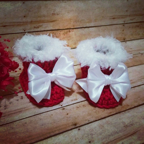 Crochet Christmas Baby Booties: Santa Newborn Photo Prop
