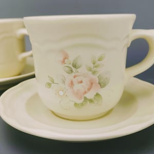 Pfaltzgraff Tea Rose Cups and Saucers (2 Sets) Light Pink Roses on Cream Beige Dinnerware