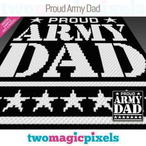 Op de afbeelding: Een zwart-wit grafisch ontwerp met de tekst "Proud Army Dad". Het woord "Proud" staat boven "Army Dad". Het ontwerp bevat sterren en een klein logo met de woorden "Proud Army Dad".